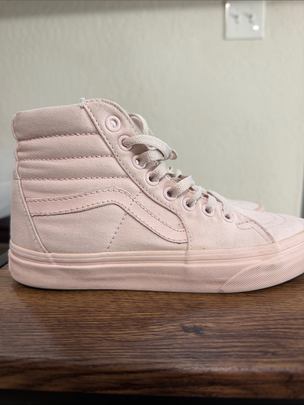 Vans Old Skool Hightops Size 6 womens and 4.5 men’s Light Pink